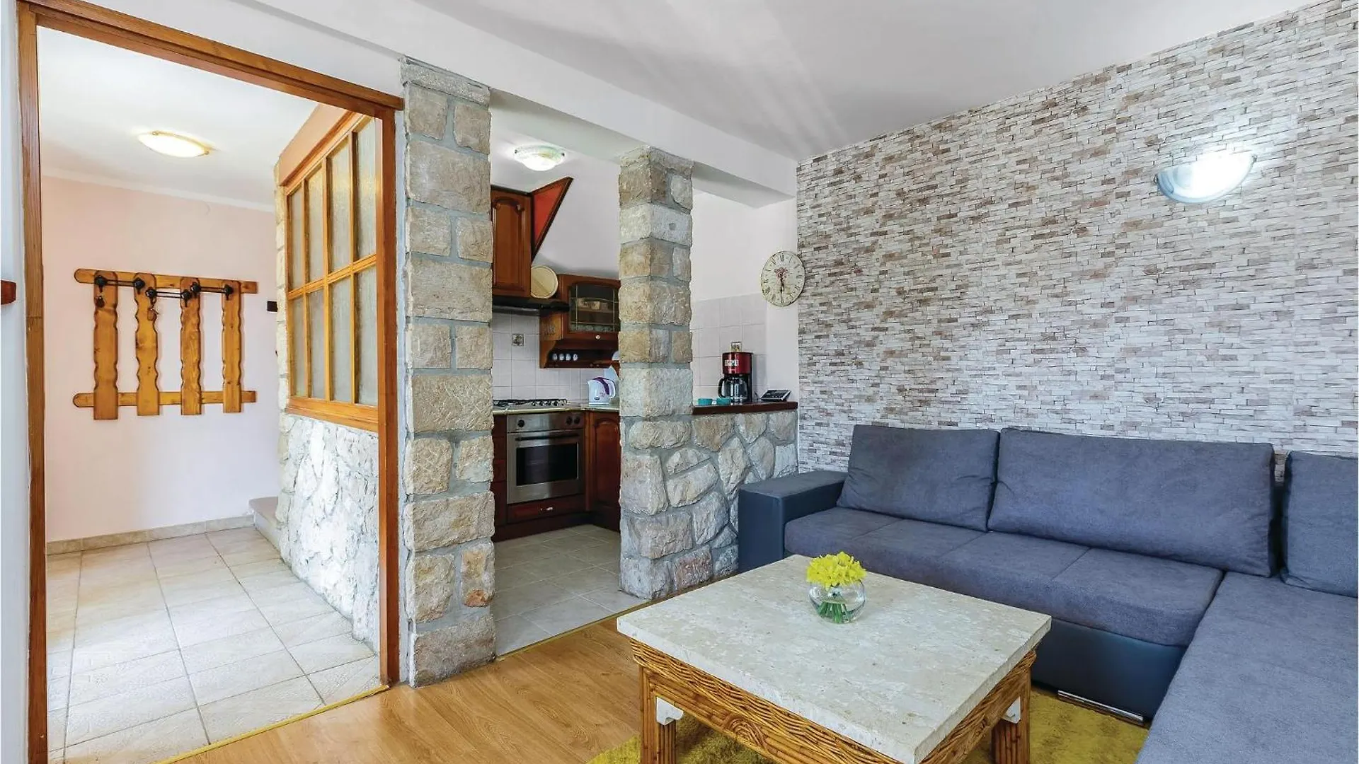 4 Bedroom Amazing Home In Krizisce Prázdninový dům
