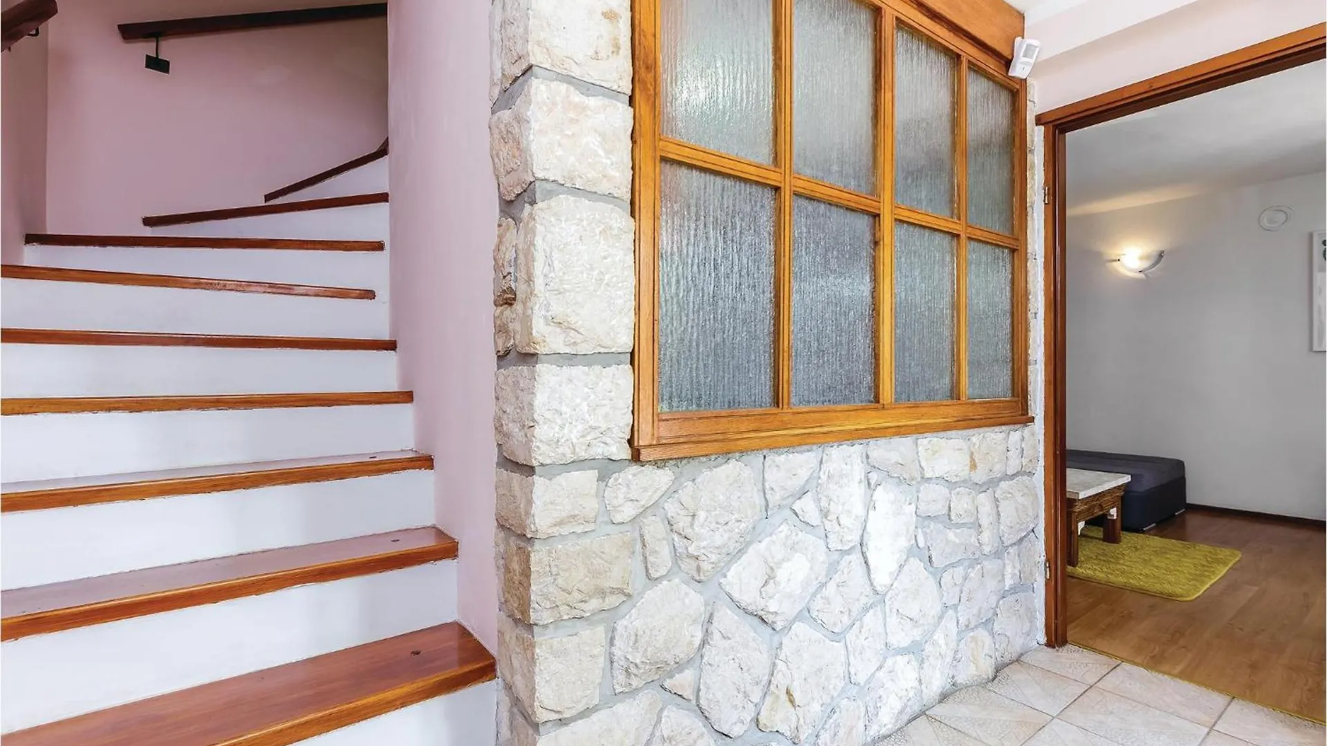 4 Bedroom Amazing Home In Krizisce 0*,