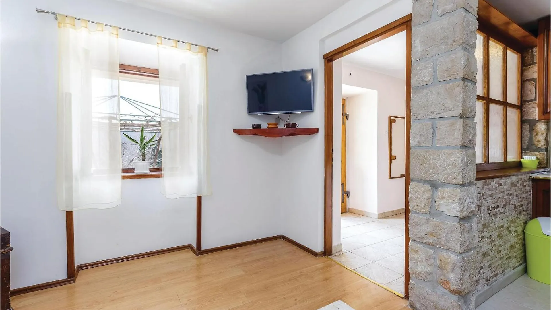 4 Bedroom Amazing Home In Krizisce Holiday home