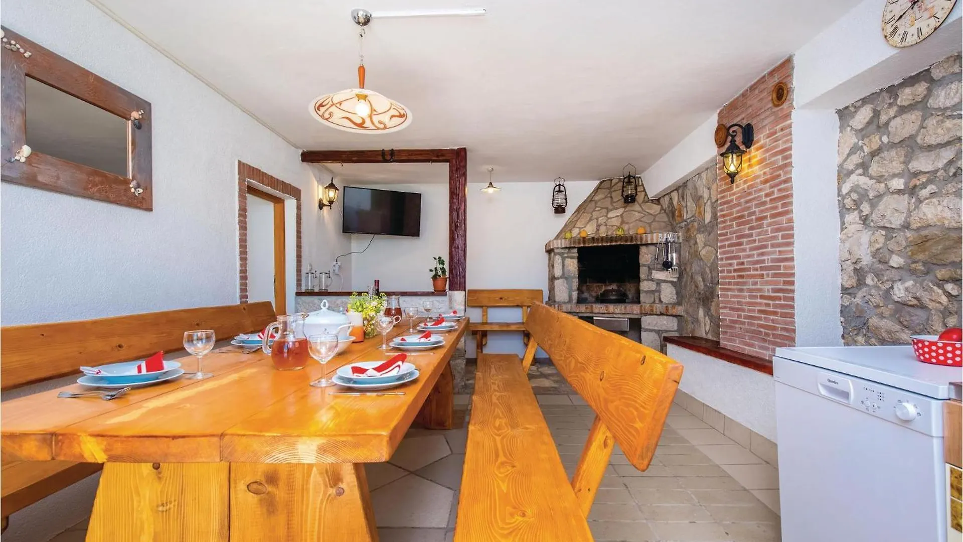 4 Bedroom Amazing Home In Krizisce Holiday home
