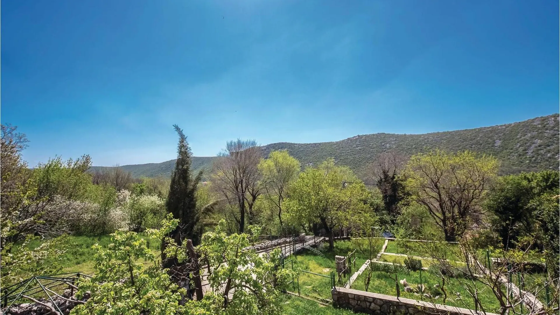 4 Bedroom Amazing Home In Krizisce