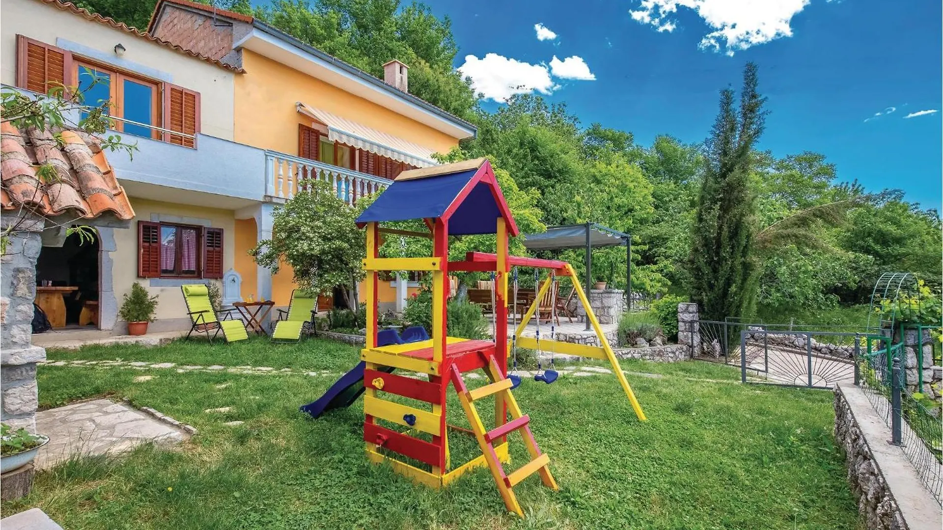 4 Bedroom Amazing Home In Krizisce