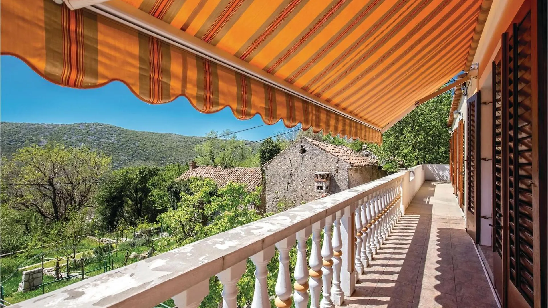 4 Bedroom Amazing Home In Krizisce