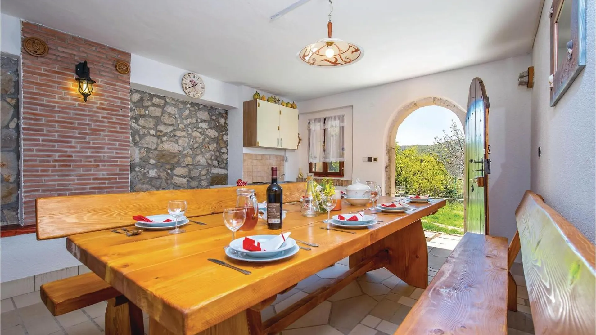 4 Bedroom Amazing Home In Krizisce 0*,
