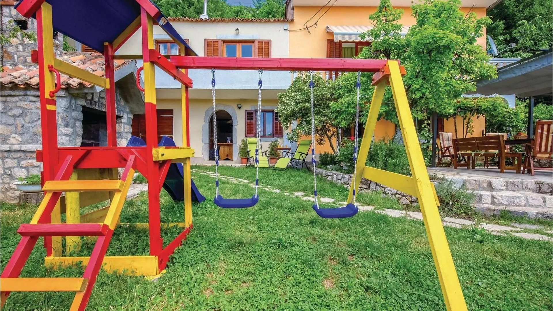 4 Bedroom Amazing Home In Krizisce